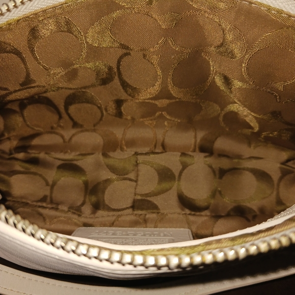 COACH 3677 - Y2K White Leather Mini Dot Baguette Handbag w/ Strap - Ltd. Edition - Picture 15 of 16